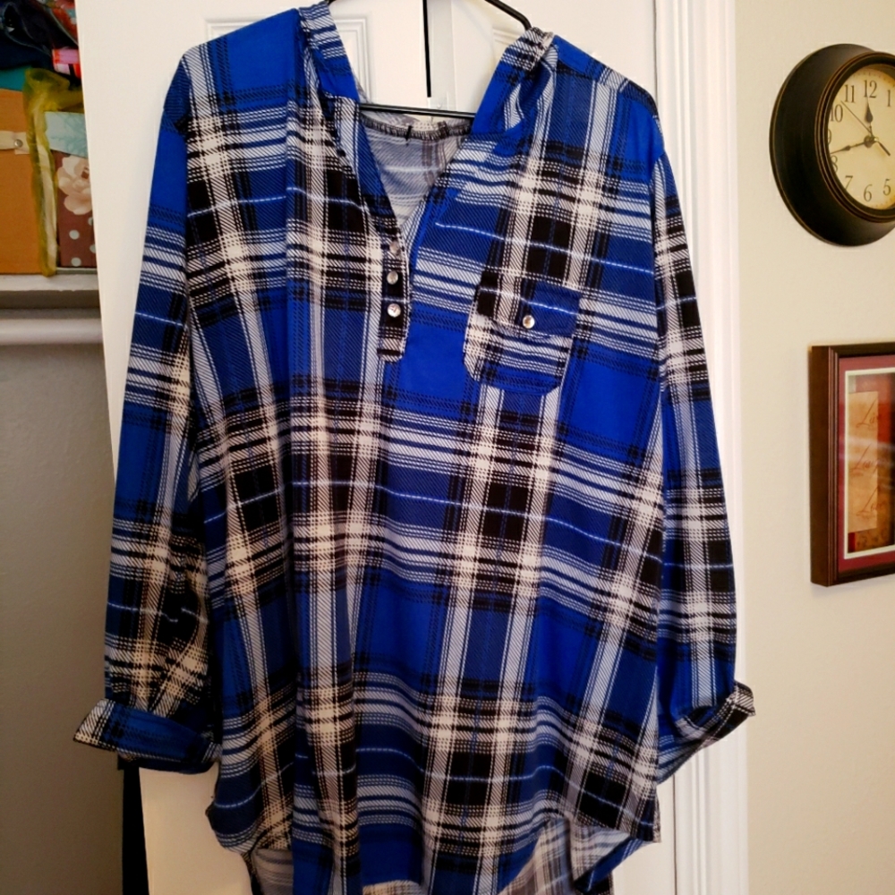 Light Flannel hooded 2XL blouse.